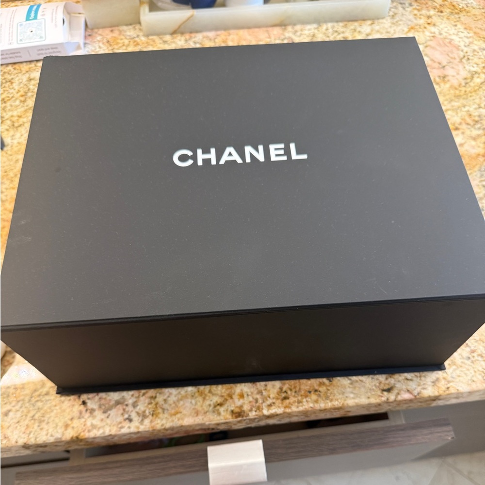 CHANEL Black Box